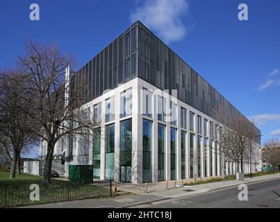 The new Britannia Leisure Centre in Hackney, London, UK. Features swimming pools, gyms and sports halls plus rooftop tennis courts and football pitch Stock Photo