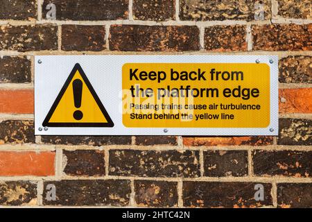 Keep back from platform edge notice sign, Melton railway station, Suffolk, England, UK Greater Anglia Stock Photo
