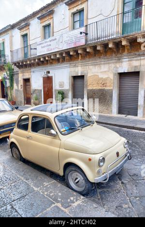 Nardo Italy May 2017 Fiat Cinquecento Mini City Car Parked – Stock  Editorial Photo © tupungato #651726586