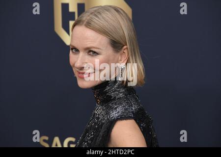 Los Angeles, USA. 27th Feb, 2022. Naomi Watts arrives at the 28th Screen Actors Guild Awards held at the Barker Hangar in Santa Monica, CA on Sunday, ?February 27, 2022. (Photo By Sthanlee B. Mirador/Sipa USA) Credit: Sipa USA/Alamy Live News Stock Photo