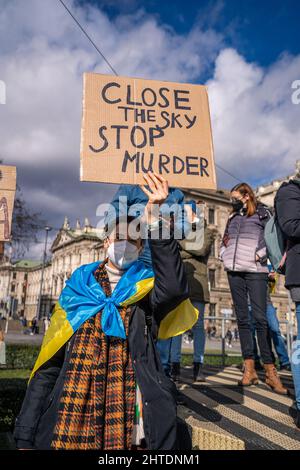 Crowd calls for sanctions against Russia after war launched in Ukraine Stock Photo
