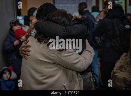 27th February 2022. Lviv Train Station, Ukraine. An emotional couple reunite at Lviv station after fleeing war as desperation grows at Ukraine border as more than half a million refugees flee war - Copyright: Bel Trew/The Credit: Independent/Alamy Live News Stock Photo