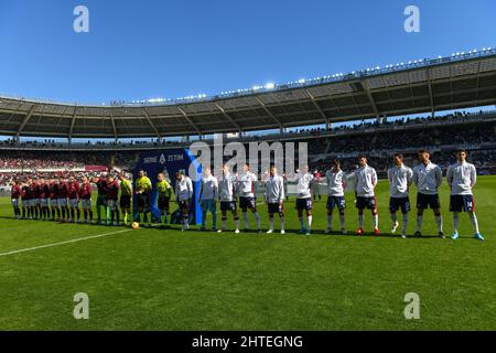 Turin, Italy. 27th, February 2022. The players of the two teams line up before the Serie A match between Torino and Cagliari at Stadio Olimpico in Torino. (Photo credit: Gonzales Photo - Tommaso Fimiano). Stock Photo