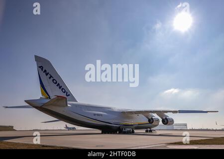 Schkeuditz, Germany. 28th Feb, 2022. A Ukrainian Antonov An-124 is parked at Leipzig/Halle Airport. The aircraft belong to Ukraine's Antonov Airlines and are operating for NATO member states under the Salis Agreement. Three giant freighters of the same type from the Russian Volga-Dnepr Group are stranded and are no longer allowed to take off because EU airspace is closed to Russian aircraft. Credit: Jan Woitas/dpa-Zentralbild/dpa/Alamy Live News Stock Photo