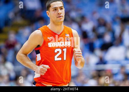 Chapel Hill, NC, USA. 28th Feb, 2022. Syracuse Orange forward Cole Swider (21) d1h against the North Carolina Tar Heels in the ACC basketball matchup at Dean Smith Center in Chapel Hill, NC. (Scott Kinser/Cal Sport Media). Credit: csm/Alamy Live News Stock Photo