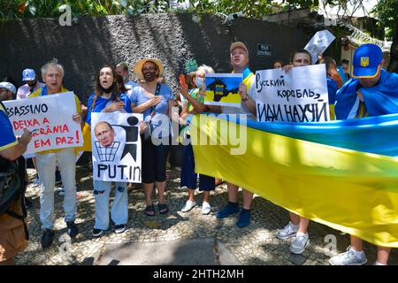 Rio de Janeiro, Brazil - February 28, 2022: Demonstrators protesting against Russian military actions in Ukraine. Stock Photo
