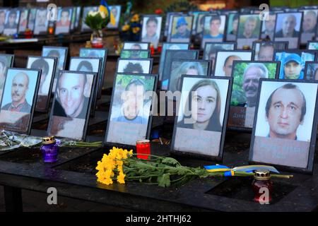 Ukraine, Stadt Kiew, Gedenken an die Toten von der blutigsten Maidan-Demonstration im Februar 2014, Bilder der Opfer Stock Photo