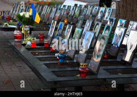 Ukraine, Stadt Kiew, Gedenken an die Toten von der blutigsten Maidan-Demonstration im Februar 2014, Bilder der Opfer Stock Photo