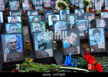 Ukraine, Stadt Kiew, Gedenken an die Toten von der blutigsten Maidan-Demonstration im Februar 2014, Bilder der Opfer Stock Photo