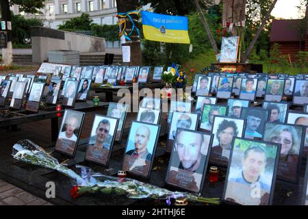 Ukraine, Stadt Kiew, Gedenken an die Toten von der blutigsten Maidan-Demonstration im Februar 2014, Bilder der Opfer Stock Photo