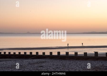 Edinburgh, Scotland, UK, 1st March 2022. UK Weather: Edinburgh wakes up to a sunny morning. People running along the beach in Portobello. Credit: Lorenzo Dalberto/Alamy Live News Stock Photo