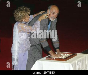 Sean Connery with his wife Micheline Roquebrune at the London premiere of his new film LEAGUE OF GENTLEMEN 29th Sept 2003 Stock Photo