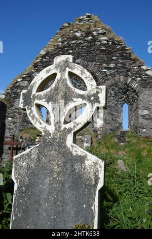 Celtic cross inside ruins of Derrynane Abbey, Ring of Kerry, Iveragh Peninsula, County Kerry, Ireland Stock Photo