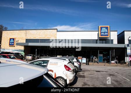 An Aldi supermarket outlet at the Gallagher Retail Park, Huddersfield rapidly expanding nationally by offering own brand and highly competitive prices Stock Photo