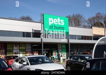 A 'Pets at Home' retail outlet selling pets, food, accessories and medication etc. at the Gallagher Retail Park, Huddersfield. Stock Photo