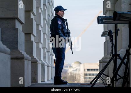 United States Capitol Police (USCP) officer with an assault rifle on ...