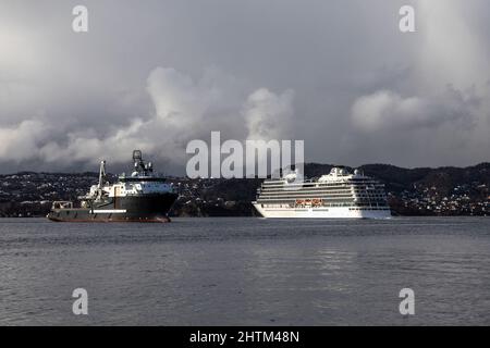 Cruise ship Viking Venus at Byfjorden, departing from port of Bergen, Norway. Passing offshore supply vessel Olympic Zeus Stock Photo