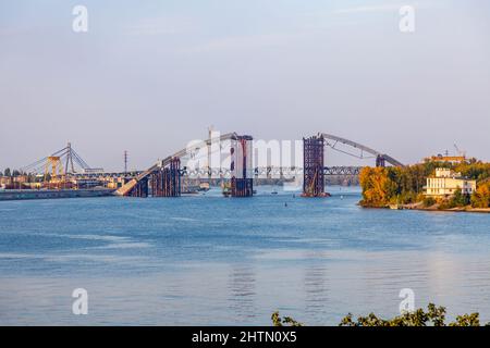 The Podilskyi Bridge, a road and rail bridge spanning the Dnieper River from Podil to Voskresenka districts, Kiev (Kyiv), Ukraine, under construction Stock Photo