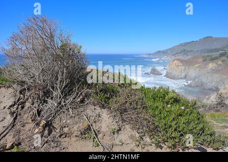 Iconic Highway 1 along the amazing Big Sur coast, Monterey county CA ...