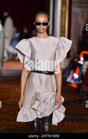 Paris, France. 01st Mar, 2022. A model walks on the runway at the Koche fashion show during Fall/Winter 2022 Collections Fashion Show at Paris Fashion Week in Paris, France on March 1 2022. (Photo by Jonas Gustavsson/Sipa USA) Credit: Sipa USA/Alamy Live News Stock Photo
