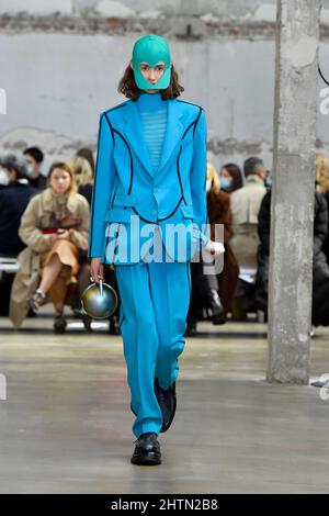 Paris, France. 01st Mar, 2022. A model walks on the runway at the Botter fashion show during Fall/Winter 2022 Collections Fashion Show at Paris Fashion Week in Paris, France on March 1 2022. (Photo by Jonas Gustavsson/Sipa USA) Credit: Sipa USA/Alamy Live News Stock Photo