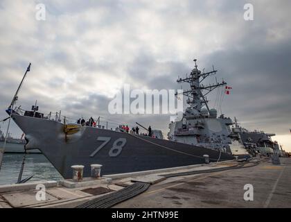 220228-N-TI693-1089    NAVAL STATION ROTA, Spain (Feb. 28, 2022) The Arleigh Burke-class guided-missile destroyer USS Porter (DDG 78) arrives at Naval Station Rota, Feb. 28, 2022. Porter is on a scheduled deployment in the U.S. Sixth Fleet area of operations in support of U.S. national interests and security in Europe and Africa. (U.S. Navy photo by Mass Communication Specialist 1st Class Fred Gray IV/Released) Stock Photo