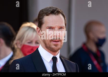 Lido di Venezia, Italy, Benedict Cumberbatch attends the red carpet for the movie 'The Power of the Dog' at 78° Venice Film Festival. Credits: Luigi de Pompeis/Alamy Live News Stock Photo