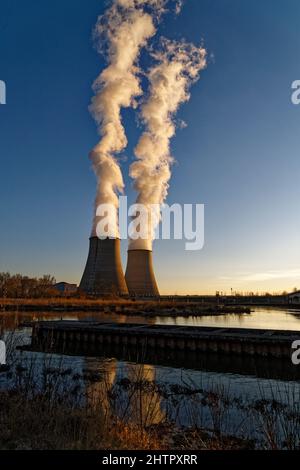 Belleville-sur-Loire, France. 28th Feb, 2022. Sunset over the Belleville-sur-Loire nuclear power plant in France on February 28, 2022. Stock Photo