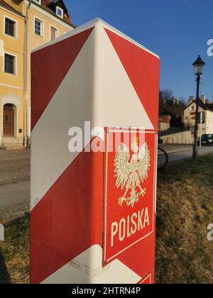 Symbolbild: Polengrenze, Polen,Grenzsäule, Grenze. Eine polnische Grenzsäule POLSKA mit polnischem ADLER,  in Zgorzelec ,Woiwodschaft Niederschlesien, Stock Photo