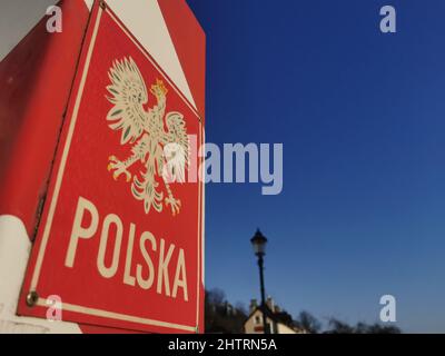 Symbolbild: Polengrenze, Polen,Grenzsäule, Grenze. Eine polnische Grenzsäule POLSKA mit polnischem ADLER,  in Zgorzelec ,Woiwodschaft Niederschlesien, Stock Photo