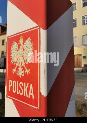 Symbolbild: Polengrenze, Polen,Grenzsäule, Grenze. Eine polnische Grenzsäule POLSKA mit polnischem ADLER,  in Zgorzelec ,Woiwodschaft Niederschlesien, Stock Photo