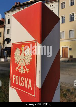 Symbolbild: Polengrenze, Polen,Grenzsäule, Grenze. Eine polnische Grenzsäule POLSKA mit polnischem ADLER,  in Zgorzelec ,Woiwodschaft Niederschlesien, Stock Photo