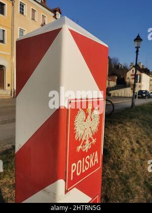 Symbolbild: Polengrenze, Polen,Grenzsäule, Grenze. Eine polnische Grenzsäule POLSKA mit polnischem ADLER,  in Zgorzelec ,Woiwodschaft Niederschlesien, Stock Photo