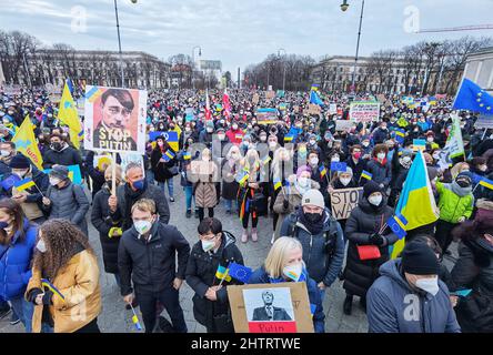 Munich, Bavaria, Germany. 2nd Mar, 2022. Feeling a duty to denounce war due to the city's role in the rise of the Third Reich, 40,000 people from around the world assembled at Koenigsplatz in Munich, Germany to protest the invasion of Ukraine by Russia. (Credit Image: © Sachelle Babbar/ZUMA Press Wire) Stock Photo
