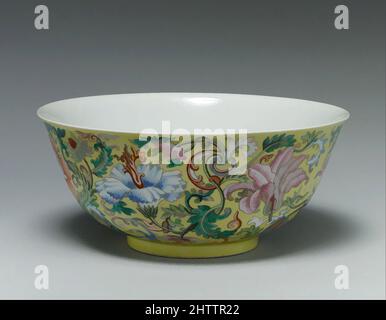 Bowl with Peony Flowers, Qing dynasty (1644–1911), Yongzheng reign mark and  period (1723–1735), China, Porcelain painted in overglaze enamels, H. 6.2  cm (2 7/16 in.), diam. 13.3 cm (5 1/4 in Stock Photo - Alamy