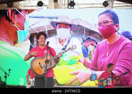 Singer and songwriter Juan Karlos Labajo performs during the Leni Robredo campaign rally in Cebu City, Philippines Stock Photo