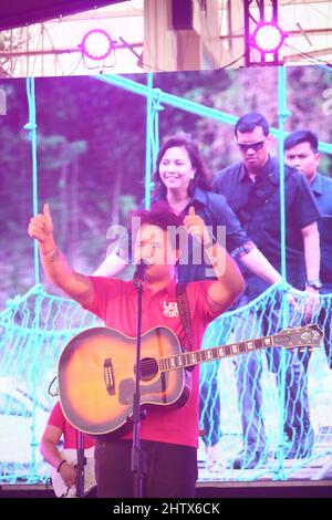 Singer and songwriter Juan Karlos Labajo performs during the Leni Robredo campaign rally in Cebu City, Philippines Stock Photo