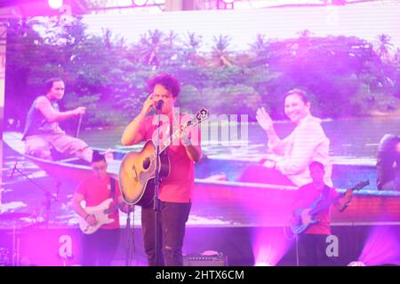 Singer and songwriter Juan Karlos Labajo performs during the Leni Robredo campaign rally in Cebu City, Philippines Stock Photo