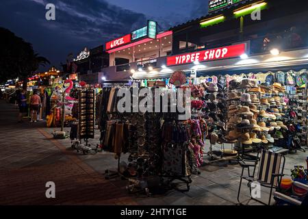 Shops and restaurants in the evening on the beach promenade, Avenida de las Playas, Puerto del Carmen, Lanzarote, Canary Islands, Spain Stock Photo