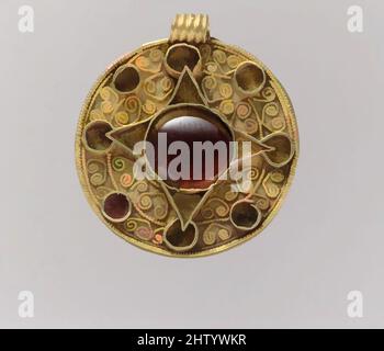 Pendant, early 600s, Anglo-Saxon, Gold, garnets with patterned 