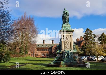 Statue of William Ewart Gladstone outside Gladstone Library in Hawarden North Wales Stock Photo