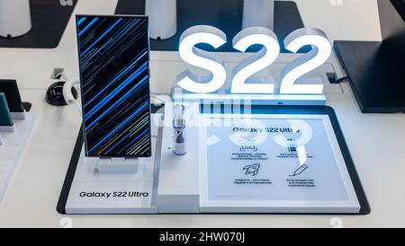 February 15, 2022, Moscow, Russia. The new Samsung Galaxy S22 Ultra mobile phone in a store window. Stock Photo