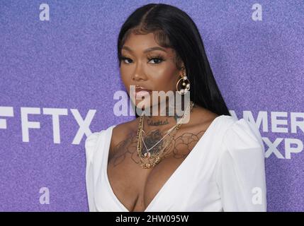 Los Angeles, USA. 02nd Mar, 2022. Summer Walker arrives at the 2022 Billboard Women in Music held at the YouTube Theater in Inglewood, CA on Wednesday, ?March 2, 2022. (Photo By Sthanlee B. Mirador/Sipa USA) Credit: Sipa USA/Alamy Live News Stock Photo