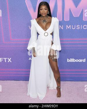 Los Angeles, USA. 02nd Mar, 2022. Summer Walker arrives at the 2022 Billboard Women in Music held at the YouTube Theater in Inglewood, CA on Wednesday, ?March 2, 2022. (Photo By Sthanlee B. Mirador/Sipa USA) Credit: Sipa USA/Alamy Live News Stock Photo