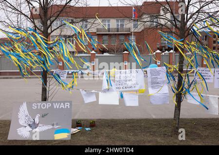 Klaipeda, Lithuania. 03rd Mar, 2022. Protest and messages of support have been for Ukraine left outside the Russian Consulate in Klaipeda Lithuania. Police protection has been placed at the consulate.Lithuania gained indepence from the Soviet Union in 1991. Picture: garyroberts/worldwidefeatures.com Credit: GaryRobertsphotography/Alamy Live News Stock Photo