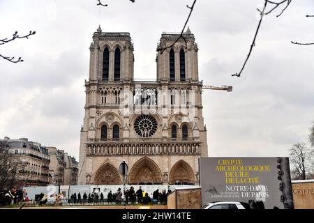 Paris, France. 03rd Mar, 2022. The largest bell in Notre-Dame de Paris cathedral, the 'Emmanuel' bell, rang at noon to call for peace in Europe, a week after the start of the Russian invasion of Ukraine. The bell rang for seven minutes, one minute for each day that has passed since the Russians invaded Ukraine. Paris, France on March 3, 2022. Photo by Karim Ait Adjedjou/Avenir Pictures/ABACAPRESS.COM Credit: Abaca Press/Alamy Live News Stock Photo