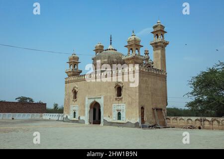 Abbasi Jamia Masjid Qila Mosque built by Nawab Bahawal Khan near to Derawar Fort in Yazman Tehsil, within the Cholistan Desert in Bahawalpur, Pakistan Stock Photo