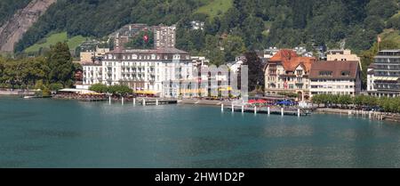 Switzerland, canton of Schwyz, Brunnen, Lac des Quatre-Cantons, also called Lake Lucerne, panoramic view of the pier in front of the Seehotel Waldst?tterhof and the terraces occupied by tourists Stock Photo