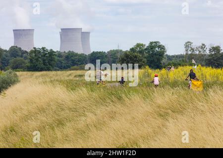France, Loiret (45), Loire Valley listed as World Heritage by UNESCO, Sully-sur-Loire, cyclists on the Loire by bike route, in the background the Dampiere-en-Burly nuclear power plant Stock Photo