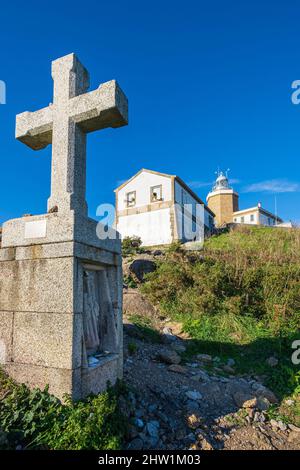 Spain, Galicia, Finisterre (Fisterra), final destination of the pilgrimage to Santiago de Compostela, Cape Finisterre Lighthouse built in 1853 and the last cross of the Camino Stock Photo